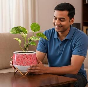 Pot en métal, vase à fleurs design unique pour la décoration de la maison et du bureau, petit pot d'intérieur tendance, pot décoratif moderne pour table - Product Image 2