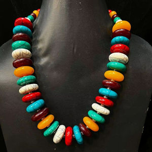 Collar con Colgante de Resina Personalizado, Joyería de Resina Hecha a Mano, Collar de Moda Único, Regalo para Mujer, Diseño Moderno - Product Image 1