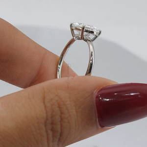 Bague de fiançailles solitaire en diamant de laboratoire de 2 carats, couleur D, clarté VVS2, certifiée IGI, taille ovale, style tendance EAST to WEST - Product Image 3