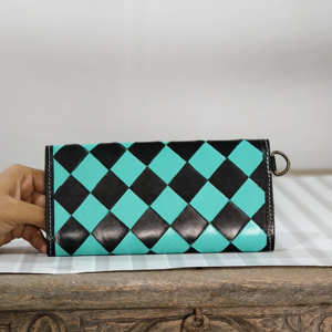 Porta Pasaportes de Cuero Genuino Hecho a Mano de Alta Calidad, Elegante, para Mujer, con Cierre a Presión Antirrobo, Corto - Product Image 4