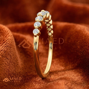 Bague de luxe en or 18 carats avec diamants gradués |   Bague de mariage en diamant rond brillant cultivé en laboratoire |   Bague minimaliste en diamant pour anniversaire - Product Image 4