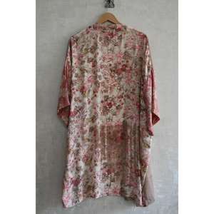 Kimono largo de seda con patchwork, hecho a mano, estilo bohemio, bata de novia, bata de lujo con estampado. - Product Image 5