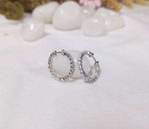 Pendientes de Aro de Lujo con Moissanita de Corte Redondo de 1 Quilate de Lurba Jewels, Regalo de Aniversario para Mujer, Oro Blanco Sólido de 14K - Product Image 2