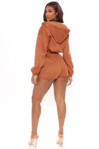 Ensemble de survêtements d'été décontractés pour femmes : crop top zippé à capuche et short à taille élastique avec cordon de serrage (OEM) - Product Image 4