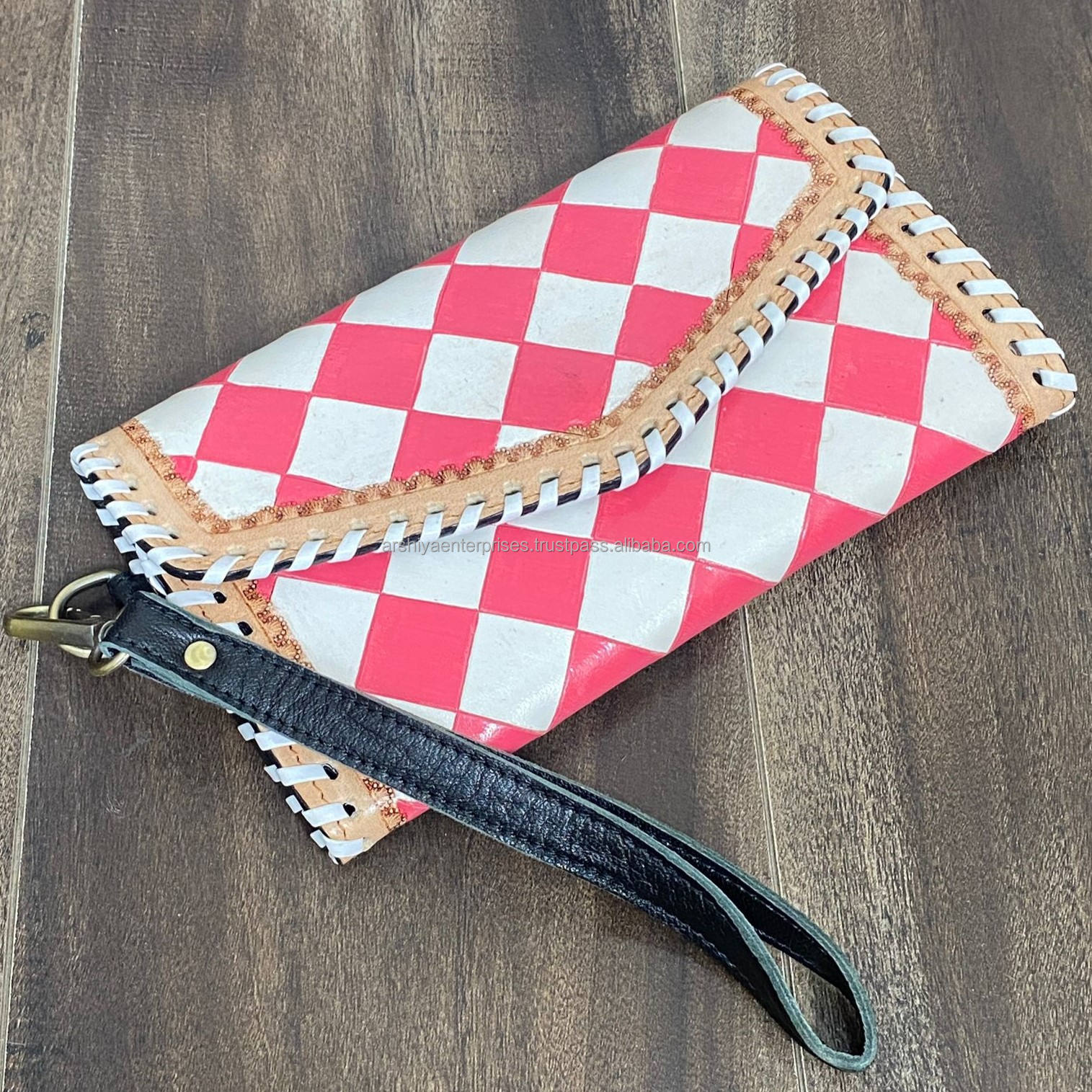 ลายตารางหมากรุกสีชมพูและขาว