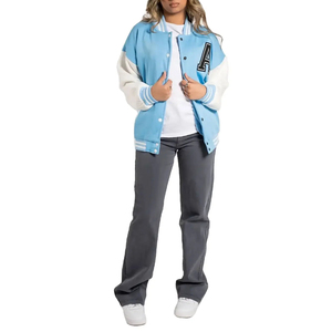 Veste universitaire personnalisée pour femme, coupe courte, manches en cuir et laine, patchs en chenille, broderies, veste bomber style Letterman - Product Image 2