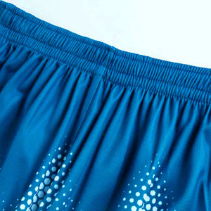 Ensemble de maillots de basket-ball sublimés imprimés sur mesure pour hommes, débardeur sans manches à col en V, short, évacuation de l'humidité, bleu dégradé, 100% - Product Image 2