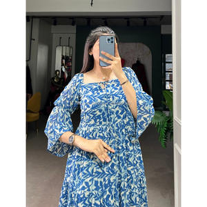 Los vestidos acampanados son estrechos en la parte superior y se ensanchan gradualmente hacia la parte inferior, ofreciendo un ajuste clásico y cómodo. - Product Image 4