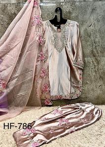 Collection de salwar kameez en satin brodé, catalogue complet disponible à prix de gros. - Product Image 4