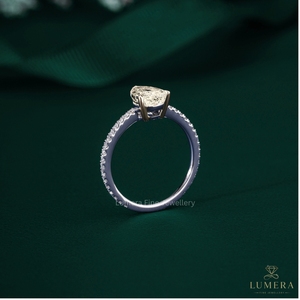 Anillo de Compromiso Personalizado con Diamante Amarillo en Forma de Pera y Halo, Anillo de Boda de Oro de 18K - Product Image 5