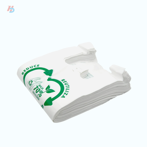 Bolsa de Compras Blanca Reciclable de LDPE/HDPE con Fuelle Lateral y Asa Tipo Chaleco, con Impresión de 'Gracias' en Rojo - Product Image 2