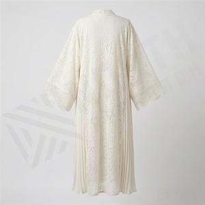 Abaya al por mayor, modesta y elegante, con mangas de murciélago, brillante, de satén, con cuello en V, largo hasta el tobillo, ligera, con cuentas, vestido musulmán para mujer - Product Image 2