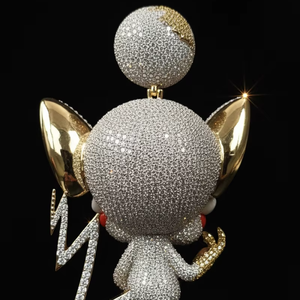 Pendentif personnalisé en forme de cerveau de personnage de dessin animé, serti de pierres, fabriqué à la main en argent 925, bicolore or blanc et or jaune, avec micro-pavé. - Product Image 3