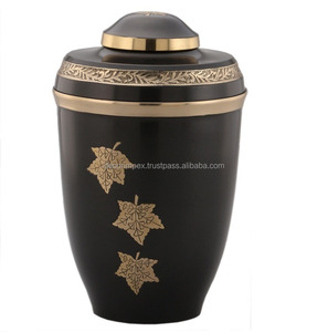 Urna Funeraria de Latón Hecha a Mano, Moderna y Ecológica, con Diseños Florales Geométricos, Florero de Mesa para Decoración del Hogar - Product Image 4