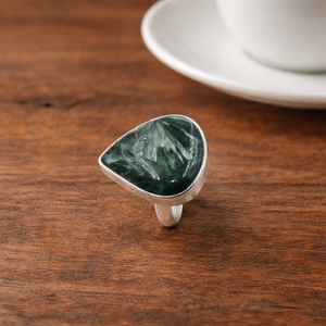 Bague Statement Unique en Argent Sterling 925 avec Pierre Précieuse Naturelle de Séraphinite, Forme Triangulaire, Bijou de Créateur Fait Main pour Femme et Unisexe - Product Image 2