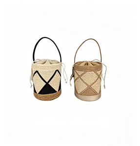 Sac seau géométrique en crochet noir et crème personnalisé, sac seau en paille tressée avec cordon de serrage, sac cylindrique tissé color-block - Product Image 5