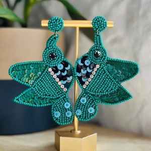 Boucles d'oreilles pendantes personnalisées brodées à la main avec perles de rocaille pour fêtes d'Halloween, événements thématiques, cadeaux, créoles modernes et tendance - Product Image 5