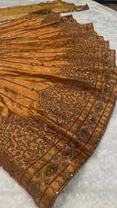 Ensemble Lehenga Choli de créateur pour femmes, de qualité supérieure, avec broderies riches et dupatta, idéal pour les festivals et les occasions spéciales, en vente - Product Image 5