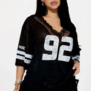 قمصان كرة القدم الأمريكية النسائية الفضفاضة بالجملة لعام 2026، بتصميم رياضي وياقة على شكل V، قمصان شبكية مخصصة بشعار خاص وعلامة تجارية خاصة للولايات المتحدة الأمريكية - Product Image 1