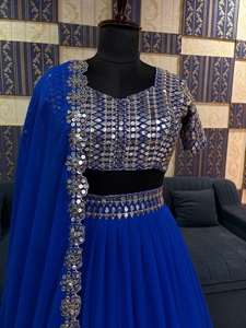 Lehenga Choli de Boda Azul Elegancia Real con Lentejuelas y Corte de Precisión en Faux Georgette, Semi-Confeccionado, para Novias Indias y Pakistaníes - Product Image 4