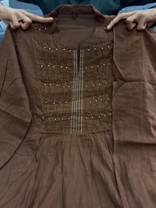 Magnifique robe de soirée pour femmes de style Anarkali traditionnel avec de riches broderies, robe pour occasions spéciales, imprimé intense - Product Image 4