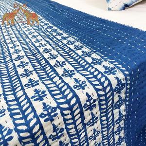 Couvre-lit matelassé en coton bleu indigo de qualité supérieure, imprimé à la main avec des blocs de teinture Dabu, pour la maison, vente en gros de couvre-lit - Product Image 6