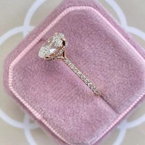 Bague de fiançailles solitaire ovale, bande latérale sertie de diamants pavés, halo caché, bague en diamant de laboratoire de haute qualité pour femmes - Product Image 3