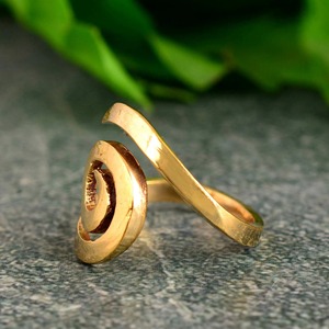 Hot Selling Design Minimal Spiral 18k Gold Plated <b>Ring</b> Abstract Swirl <b>Statement</b> <b>Ring</b> Boho Brass Jewelry For Women Wholesale/OEM - Product Image 4