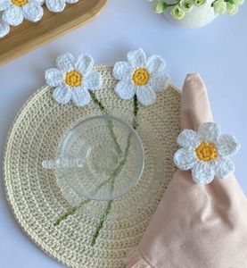 Posavasos de Ganchillo con Diseño de Margarita, Detalle de Tallo Blanco y Amarillo, Hilo de Algodón, Resistentes al Calor, Decoración Bohemia para Mesa - Product Image 1
