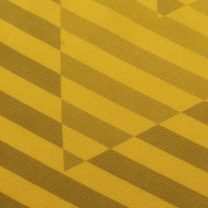 Tenue de football en tissu mesh jaune de qualité supérieure, nylon, avec logo et numéros d'équipe, fabriquée au Pakistan. - Product Image 4