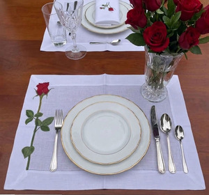 Juego de Manteles Individuales y Servilletas de Lino Blanco con Bordado de Rosas Rojas, Lavables, de Lujo, Personalizados, con Dobladillo, para el Hogar, Bodas y Eventos - Product Image 5