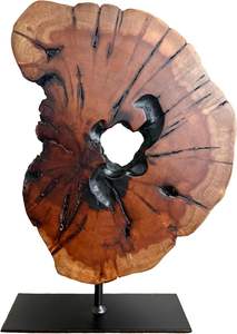 Sculpture d'art en bois organique, décor de table artisanal avec des fissures naturelles et une remplissage en résine, pour un intérieur moderne et minimaliste. - Product Image 6