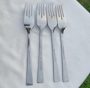 Juego de Tenedores Minimalistas de Acero Inoxidable, Diseño Elegante, Utensilios de Cocina - Product Image 1