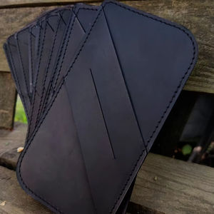 Tarjetero de Cuero Genuino Hecho a Mano, Clásico y de Lujo, con Logotipo Personalizado, Resistente al Agua, para Restaurantes y Hoteles - Product Image 1