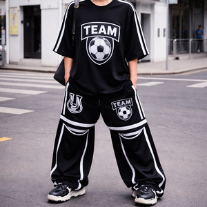 Créez votre propre survêtement d'hiver pour homme inspiré du football, en mélange de polyester, avec capuche - Style streetwear - Product Image 3