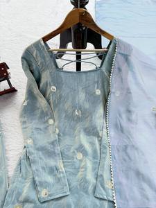 Ensemble de luxe pour femme en brocart de soie bleu poudré de haute qualité, avec Kurti long, pantalon palazzo évasé et dupatta, orné de broderies Zari métalliques - Product Image 3