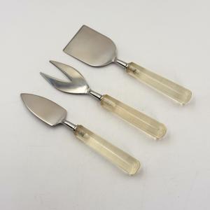 ชุดชีสสเตนเลสสตีลคุณภาพพรีเมียม ชุบเงิน พร้อมด้ามจับเรซิ่น ชุดอุปกรณ์ตัดชีส ภาชนะครัว ภาชนะบนโต๊ะอาหาร - Product Image 4