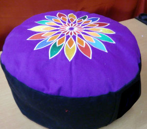 Cojín de Meditación de Yoga Negro GULLSTAR YOGA INDUSTRY, Diseño Floral Bordado, Lona de Algodón Lavable, Ecológico, para Adultos - Product Image 2