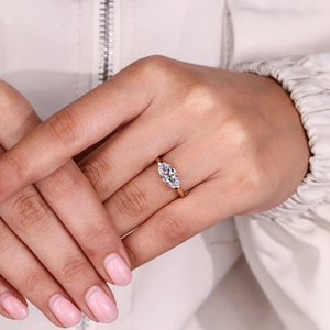 Bague de fiançailles en diamant taille marquise, sertie à griffes, 1,50 carat, bijoux de mariage en diamant de laboratoire, vermeil 14k, pour occasions spéciales ou décontractées/sportives - Product Image 3