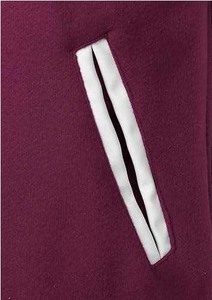 เสื้อแจ็คเก็ตผู้ชายแบบมีปักลาย OEM ผ้าฟลีซ แขนผ้าฝ้าย คอตั้ง สไตล์วินเทจ บีส์บอล เลตเตอร์แมน กันน้ำ แฟชั่นแนวสตรีท - Product Image 4