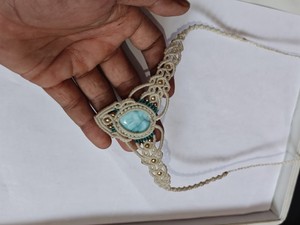 HARI OM CREATIONS Conjunto de Collar de Macramé Hecho a Mano con Piedras Turquesa, Colgante en Capas con Cuentas Doradas Estilo Boho, Certificado IGI para Mujer - Product Image 2