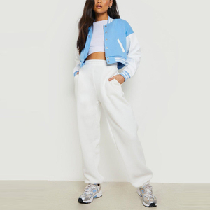 Veste de baseball pour femme personnalisée en cuir chenille avec manches en cuir et patch brodé de lettres - Product Image 4
