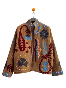 Chaqueta Suzani de Algodón Bordada a Mano con Diseño Botánico de Prairie Bloom, con Detalles Florales de Arte Folclórico - Product Image 1