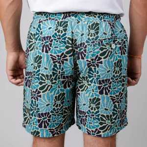 Shorts de plage pour hommes avec design personnalisé par sublimation, 100% coton, respirant, doux et en tissu uni. - Product Image 2