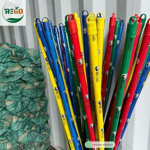 Manche de balai Panda avec connecteur fileté pour fixation sur une tête de balai en plastique, un produit durable, robuste et abordable. - Product Image 6
