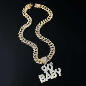 قلادة مرصعة بالكريستال بتصميم '90'S BABY' مطلية بالذهب مع سلسلة كوبية، مجوهرات هيب هوب براقة بطابع التراث الـ 90يات، إكسسوارات الشارع، قلادة '90s Baby' - Product Image 5