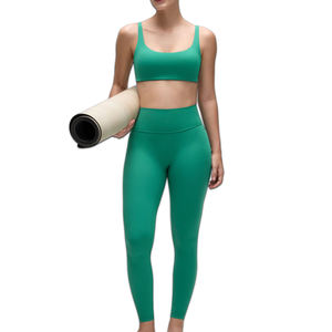 Conjunto Deportivo de 2 Piezas para Mujer, con Logotipo Personalizado, de Spandex Transpirable, Ecológico, de Secado Rápido, Sin Costuras, para Yoga y Gimnasio, con Efecto Levanta Glúteos, Sin Espalda - Product Image 4