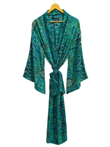 Kimono de seda Bridel con patchwork, túnica larga para cubrir el bikini, ropa de noche, hecho a mano, estilo vintage indio, kimono de sari de seda reciclada. - Product Image 2