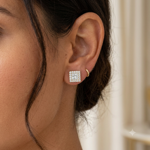 Boucles d'oreilles clous unisexe en argent 925 plaqué or, design géométrique tendance, avec halo de diamants de laboratoire taille princesse, fermeture à vis, pour fiançailles - Product Image 2