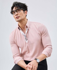 ชุดเดรสสำหรับผู้ชายเสื้อเชิ้ตลายทางสำหรับธุรกิจลำลองติดกระดุมแขนยาวออกแบบโลโก้ได้ตามต้องการสำหรับฤดูใบไม้ผลิฤดูร้อน - Product Image 2